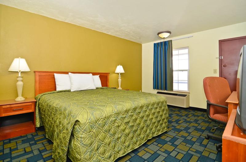 ABVI_PaulsValleyOK_GuestRooms_King_Room - A02186B0-1516-4818-89012F27897357E7