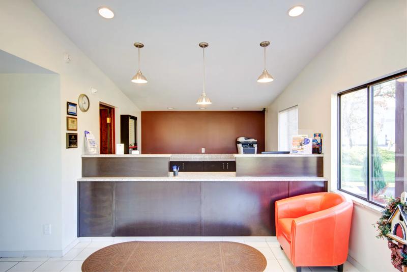 ABVI_HeathNewarkOH_Lobby_Front Desk - A053C806-4F97-49DA-A1EE23F27FF76882