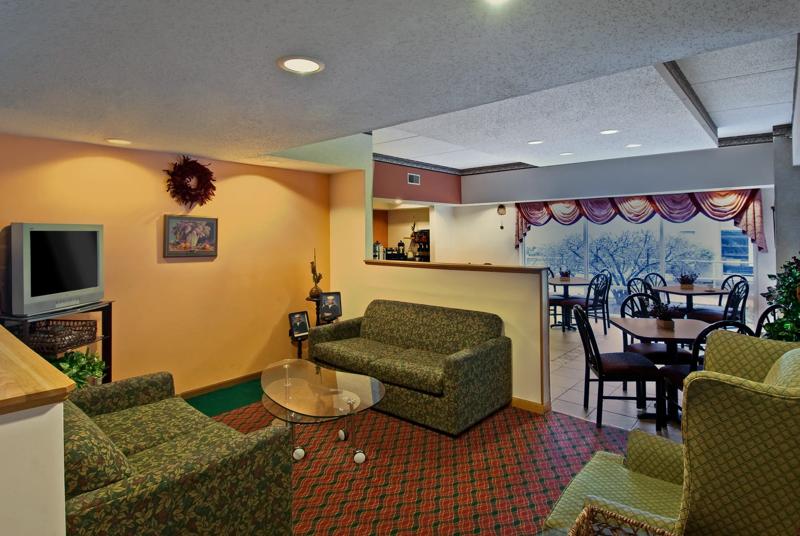 ABVI_WaukeganGurneeIL_Lobby_Seating - A05A718F-BE6C-48BB-B7425562CF698228