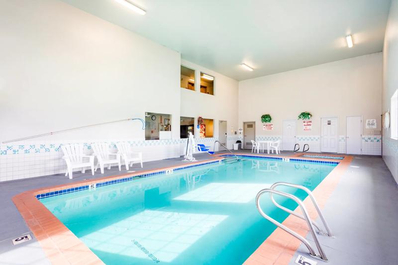ABVI_BurnsOR_Amenities_Indoor Pool - A09B86BE-D8CA-4129-8508EDE29C12F505
