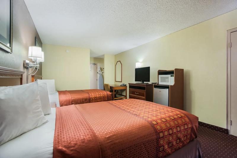 ABVI_TulsaI44OK_GuestRooms_Two Doubles Suite_Room Amenities - A103453E-B4BB-44F5-87C4EF7743553A3C