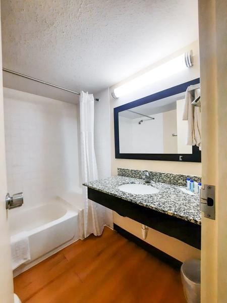 ABVI_MolineIL_GuestRooms_Two Queens_Bathroom - A108635E-5868-4DB2-A7FB5104BE849AFA