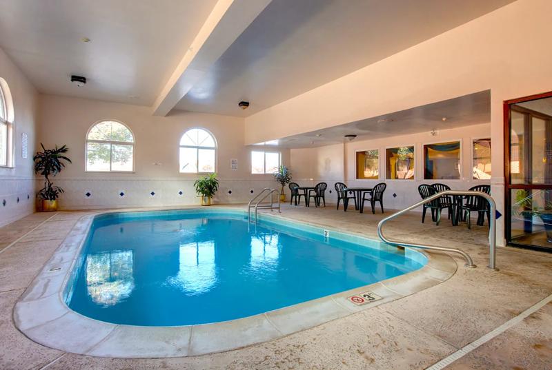 ABVI_StLouisStCharlesInnMO_Amenities_Pool - A1099E26-A7A5-4178-AD21C36605D6F079