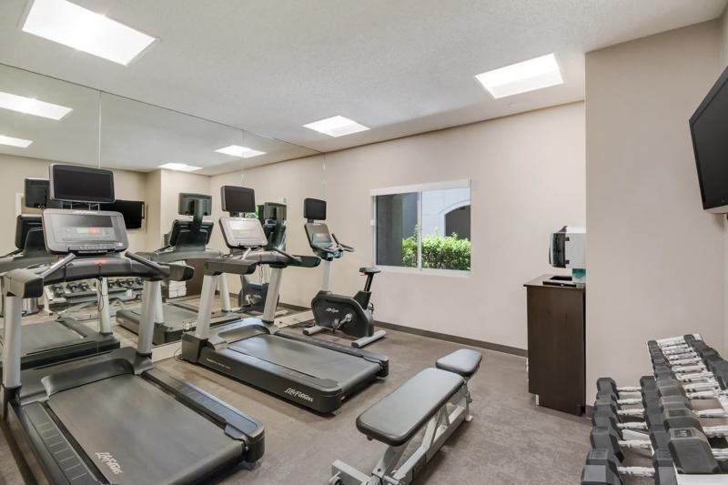 SES_HuntingtonBeachFV_Amenity_FitnessCenter - A11A7C5B-D069-4F96-BBDC034A4D056939