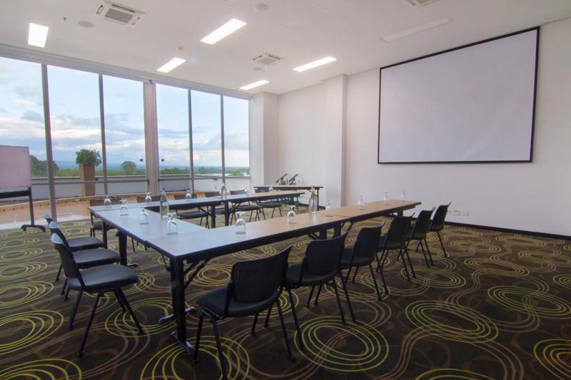 SHR_Pereira_JAIBANA_Meeting_Room - A229E946-DF70-4446-B1280A39F04E8D24
