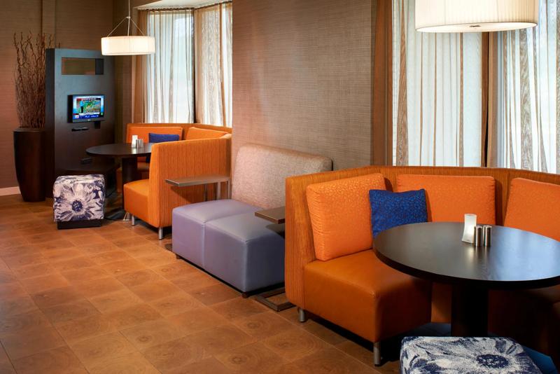 SEL_DetroitNovi_Lobby_TheCommons_Banquettes - A318E16A-943D-4D9C-98F6E123131F080A