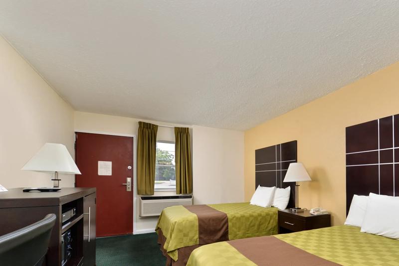 ABVI_PortJeffersonStationLongIslandNY_GuestRooms_Two Doubles_Room - A3EE983A-9F61-4929-BA11B24BA080AE07