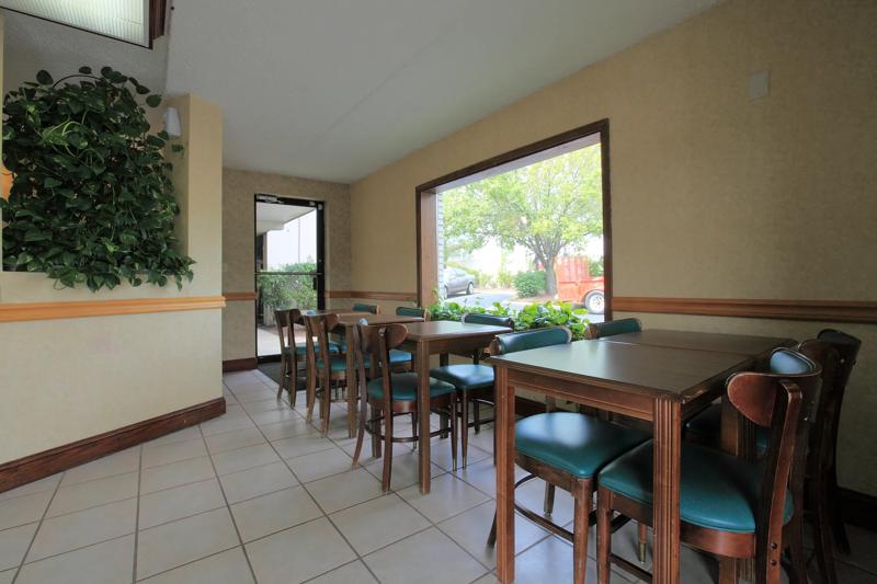 ABVI_NorthCapitalNC_Dining_Breakfast Area_Seating - A47BFE79-B374-4DC2-AFF0972F99044CB0