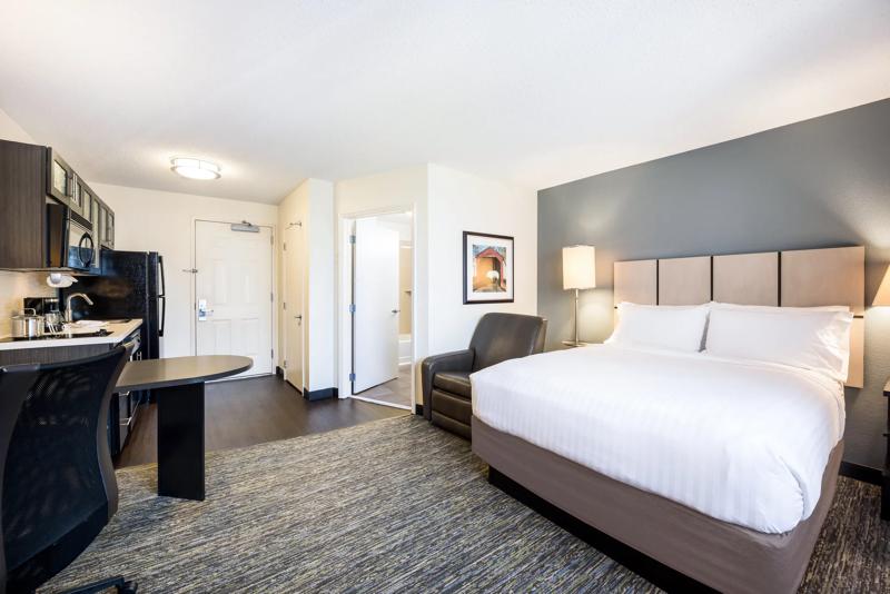 SIM_OklahomaCityAirport_GuestRooms_Studio_Bed - A480C0F9-5FB3-491E-9BEFEB1F5870B8DC