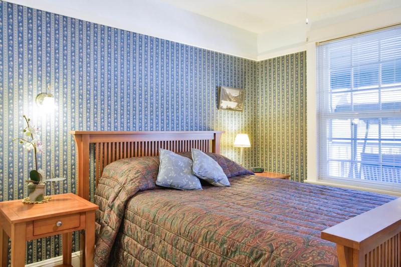 ABVI_RoyalCarriageCA_GuestRooms_The Sierra_Room - A48EA28D-100C-4515-8A59DB81ABD46289