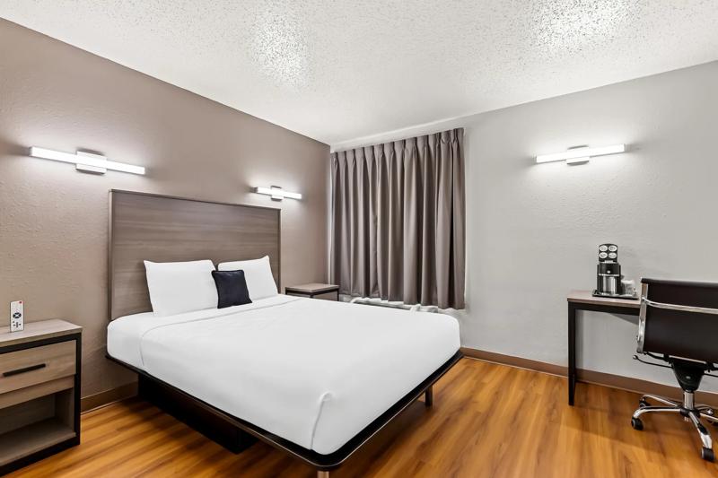 RLIS_Pontoon Beach_Guest Room - A49DFABA-5446-46BF-BE9E732EF4DDCB76