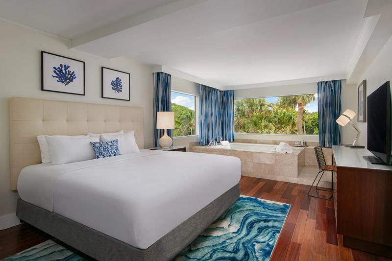 SHR_FortLauderdaleBeach_GuestRoom_JuniorRomanceSuite - A4A2D8DC-6A80-4850-A765916DEFB0484C