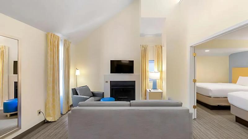 SES_CincinnatiSharonvilleWest_two_bedroom_suite_LivingArea (2) - A510496F-99A7-48C9-9EF16210BEEE9D70