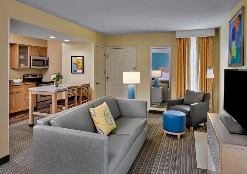 SES_Brand_WilmingtonNewark_Suite_Studio-LivingArea - A53906B3-6C5A-40EC-BE1DF091F2BC4D82