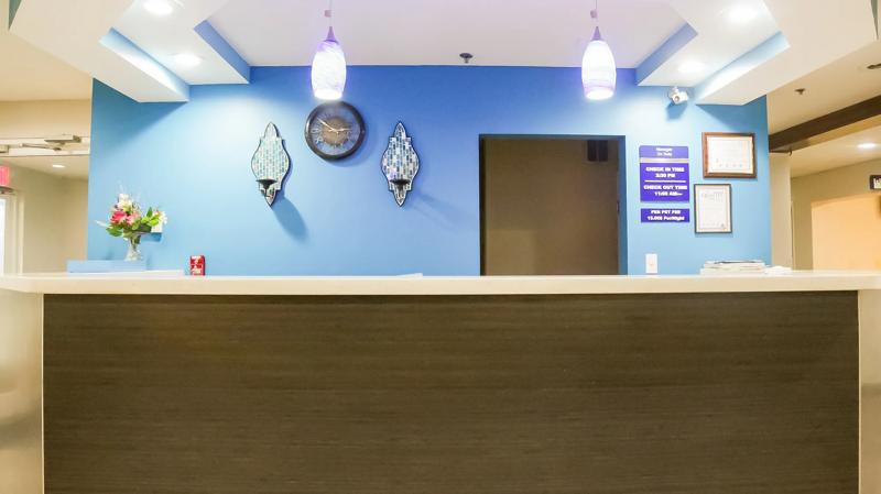 ABVI_JacksonTN_Lobby_Front Desk - A5BFF69E-9F2C-4E35-A8A7D41AC9BB005D