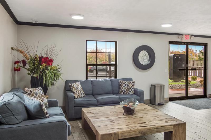 ABVI_AllianceOH_Lobby_Seating - A66B8801-FD2F-4360-AC7ADBBE33651360