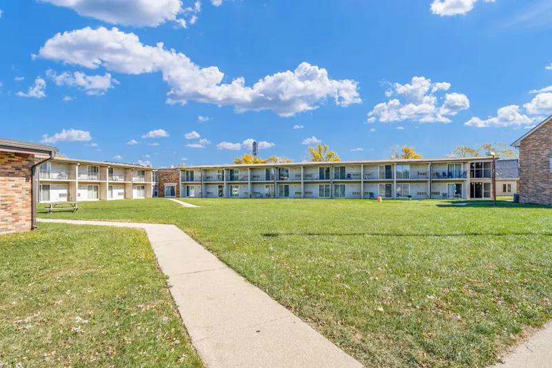 RLIS_Urbana_Exterior - A69C8642-50E4-4CED-B86CD1236FEB421F