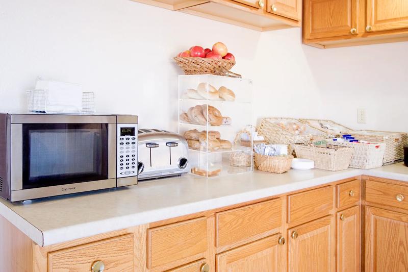 ABVI_TuscaloosaAL_Dining_Breakfast Area_Buffet - A73255D8-B23B-4585-8909607DC94A879F