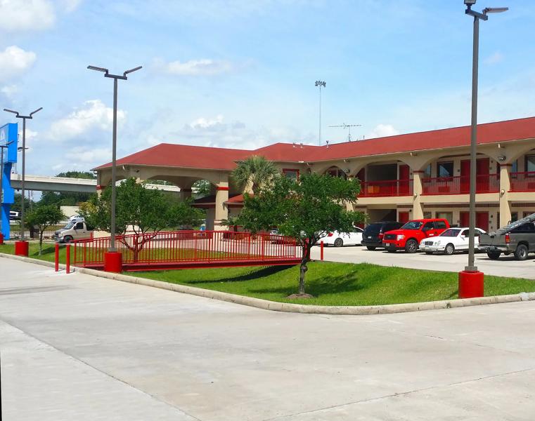 ABVI_HoustonNorthEastTX_Exterior_Side - A76EBC3E-7444-4A6D-91FD95BB44A144DC
