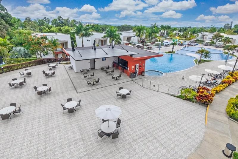 SHR_Pereira_Pool_Bar - A80B3681-5E9E-4C35-A5364BBDB27022B0