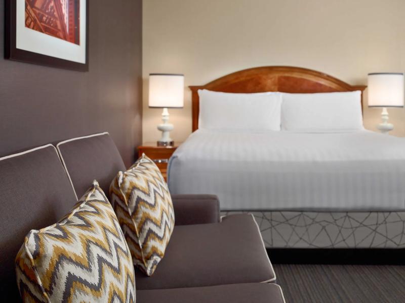 SHR_GwinnettPlaceAtlanta_GuestRoom_KingGuestRoom_WithSofa