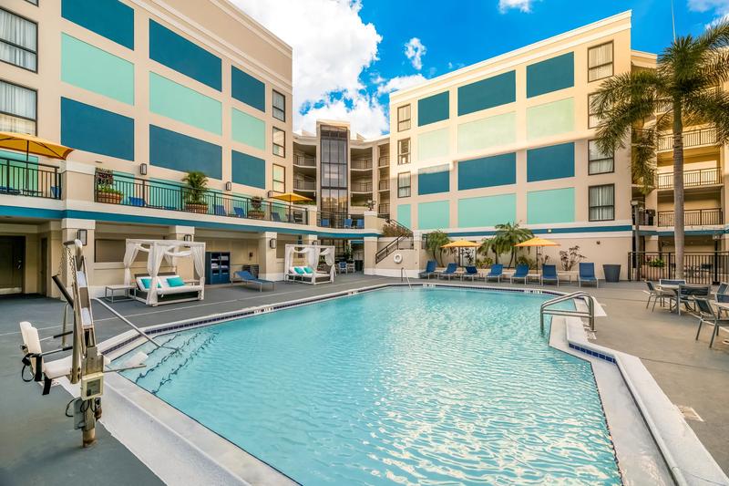 SES_OrlandoInternationalDrive_Amenity_OutdoorPool_2 - A857FFB3-A25C-4997-911BD9CCD4C0F0CB