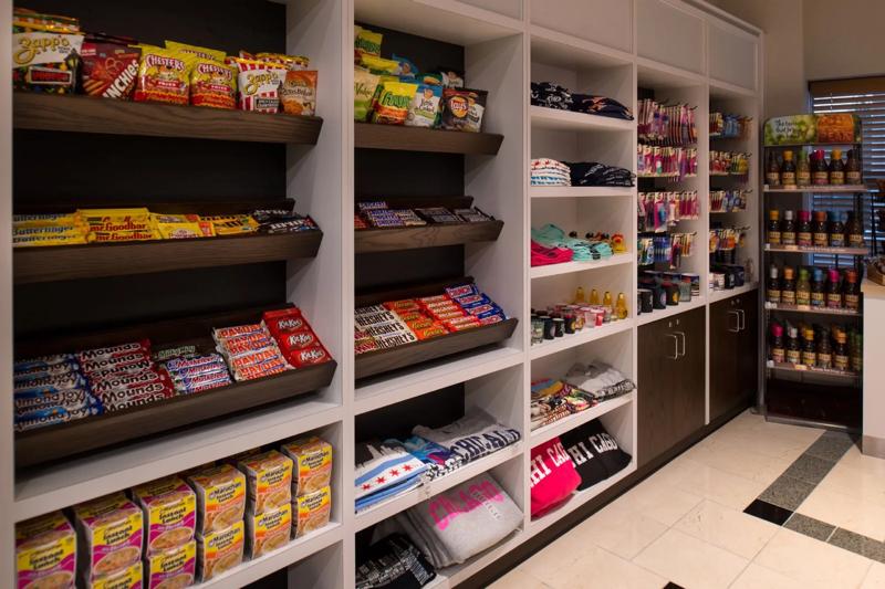 SHR_ChicagoOHare_Amenity_Refuel_SnackShop - A884CCEF-4A05-419F-93AEC4DACD89CB5E