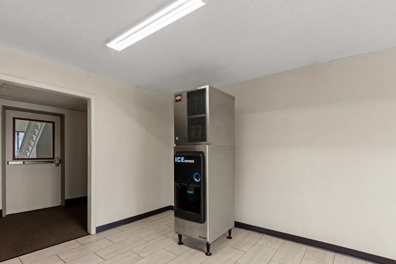 RLIS_Caseyville_Ice Machine - A88966F8-2CC6-4B40-B5F8D979FE97B197