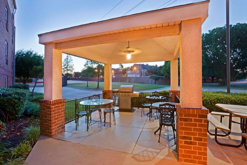 Sonesta Simply Suites Arlington Entertainment District