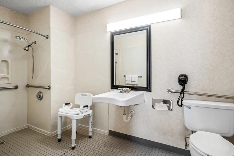 ABVI_MidlothianCedarHill_TX1548-Room102-ADABath-1 - A8A5E235-3721-47EB-BEB7E84EF093CECD