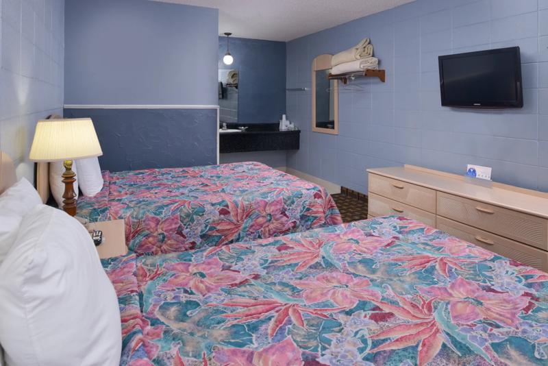 ABVI_BransonStripMO_GuestRooms_Two Doubles_Side View - A8AC0B8C-67CB-4265-A0712732301DF83F