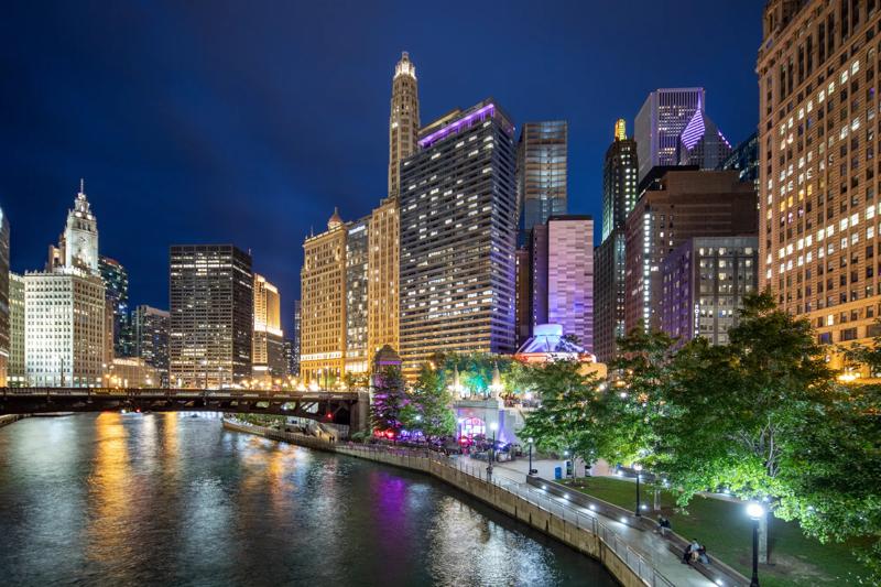 TRS_ChicagoDowntown_Exterior_View From Across River_Night - A8F14B22-DBC9-42D0-A177743FBCE61EA2