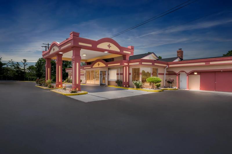 ABVI_WilliamstownKY_Exterior_Porte Cochere_Twilight - A8F42EC2-01D4-460E-BE8AC8CD56F7277F