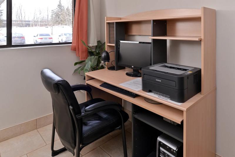 ABVI_NewPaltzNY_Amenities_Business Center - A9F56866-AAA2-4533-B561391D4A696084