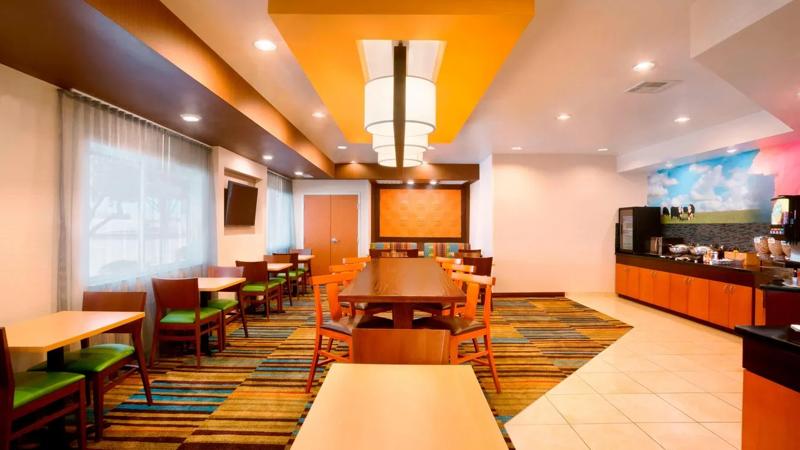 SEH_Houston_Energy_Corridor_breakfast_area - AA3A8DC9-3DF3-4230-9D7D24E9E66D5BE8