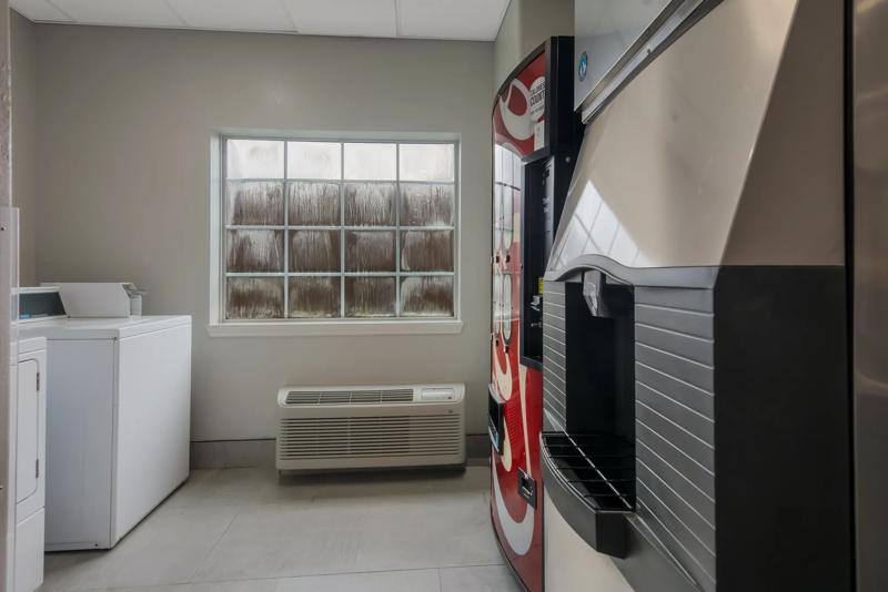 ABVI_LakeCharlesExit5LA_Amenities_Laundry and Vending - AADD7B67-489C-49BC-91430CC39A708E09