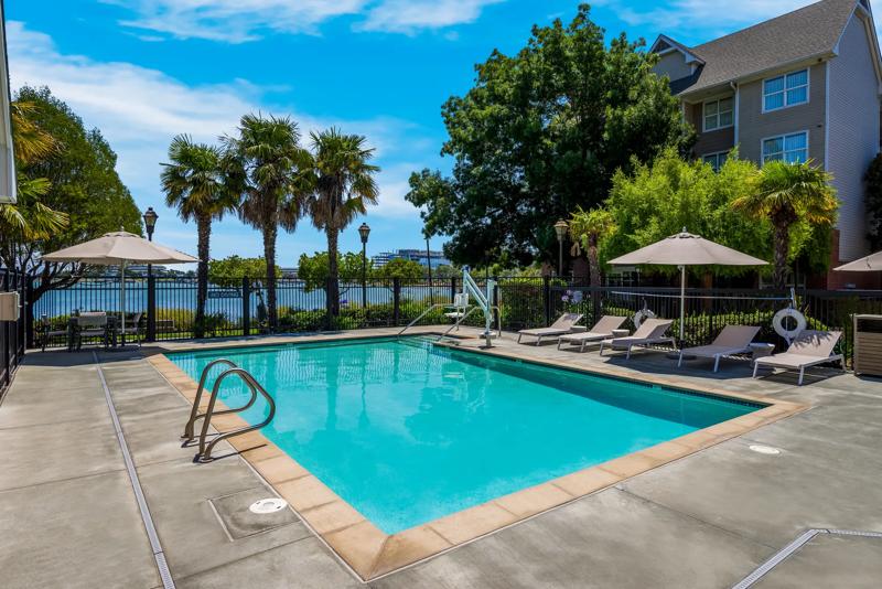 SES_SanFranciscoAirportOysterPoint_Amenity_OutdoorPool_2 - ABE038C6-8D7D-4CD8-9941D11E866E2CB4