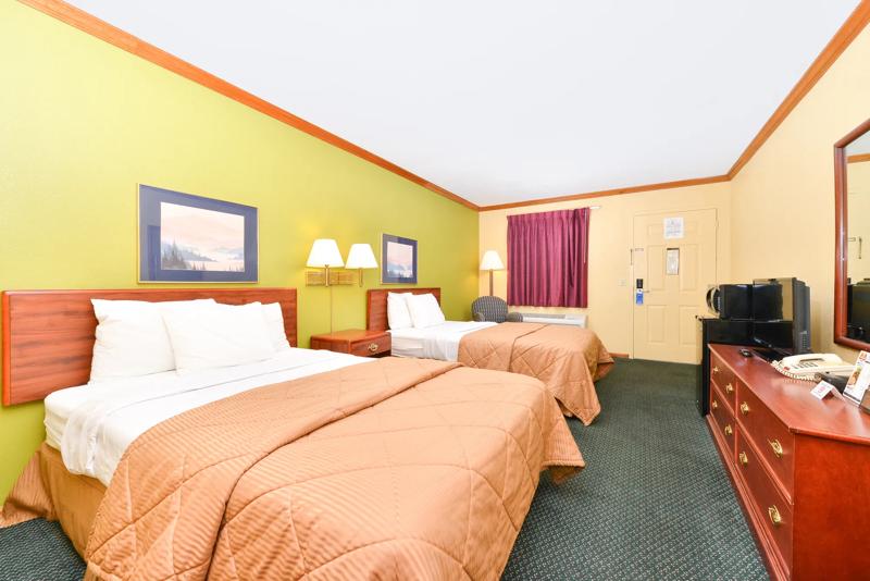 ABVI_MaumeeToledoOH_GuestRooms_Two Doubles_Beds - ACB5CB3C-A810-4D9B-9E9A55B5E69A636E