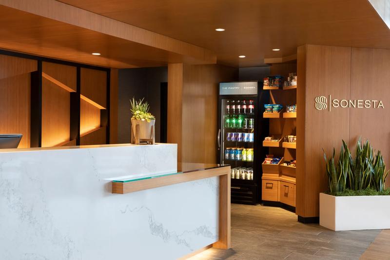 SHR_SiliconValley_Lobby_FrontDesk_Detail-GrabAndGo