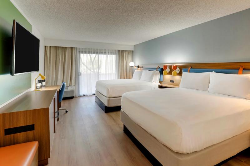 SEL_ScottsdaleMayoClinic_GuestRoom_Deluxe_TwoQueens_1