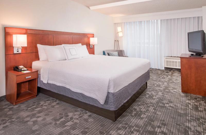 SEL_ArlingtonRosslyn_GuestRooms_Suites King - AEB259B3-CDD4-4DF5-86FEAD021ED360B7