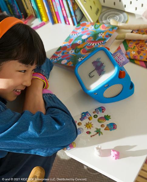 SHOT_01_BEDROOM_HEADPHONES_649_kidzbop