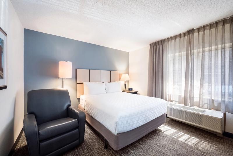 SIM_ParsippanyMorrisPlains_GuestRooms_Suite_Bedroom - AEE017B5-05F4-4A7C-9F28031117F3A380
