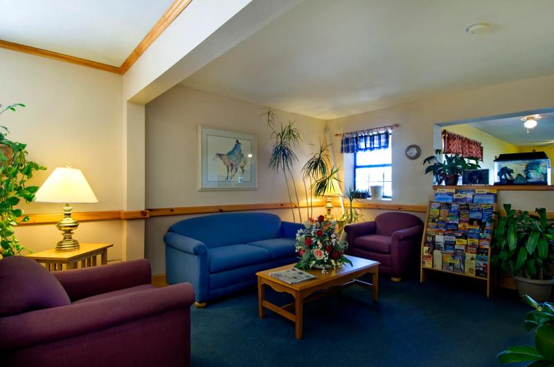 ABVI_GardenCityKS_Lobby_Seating - AF5164BB-0C2E-4E68-9A242578E6A1371F