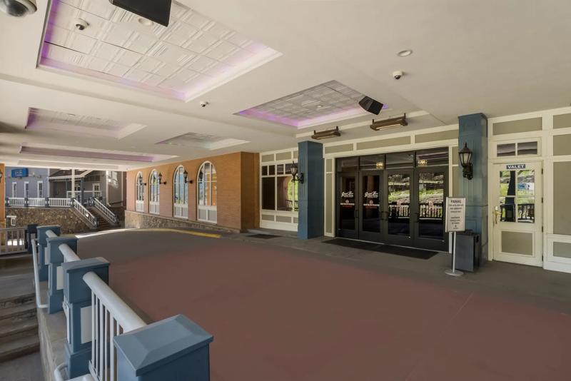 Valet parking by the lobby entrance