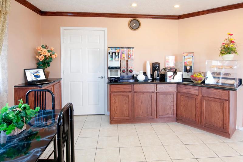 ABVI_HempsteadPrarieViewTX_Dining_Breakfast Area - AFE4C2C8-66A3-4087-A0A7E82469C284D5