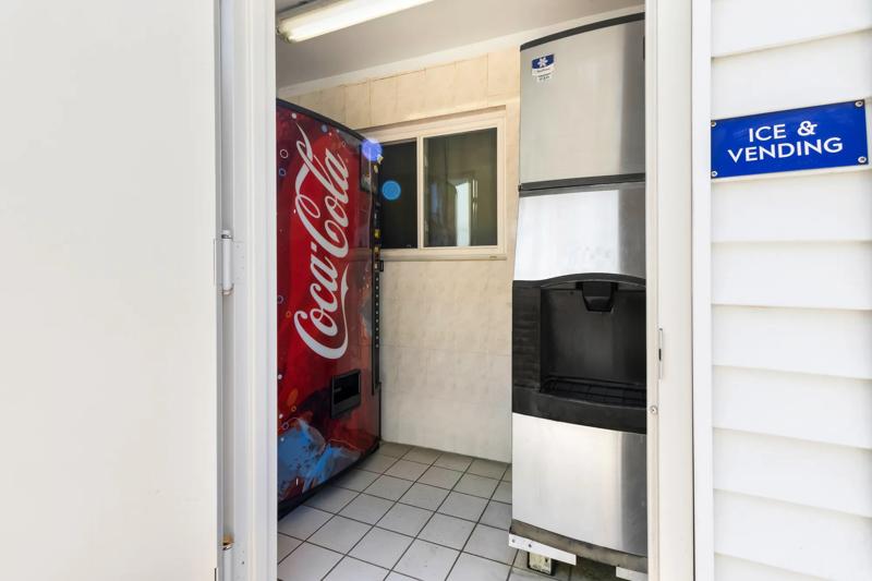ABVI_AvenelWoodbridgeNJ_Amenities_Vending - B07E3CB6-4E99-43DC-80B3A6A49604B8E7