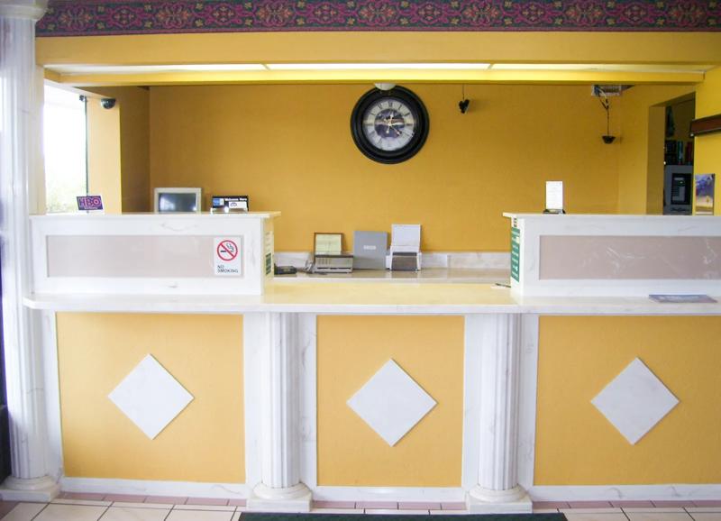 ABVI_WinonaMS_Lobby_Front Desk - B1661501-DD49-4909-BD4D0B19568835E1