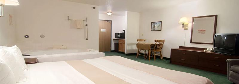 ABVI_ZumbrotaMN_GuestRooms_Deluxe Queen with Jacuzzi_Room - B220B208-CD67-44FC-9CF78071883C389B