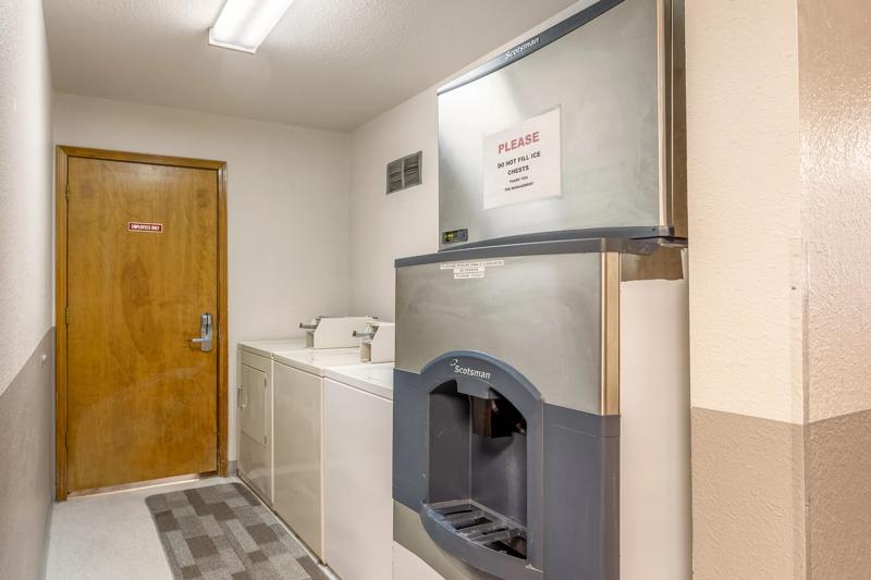 ABVI_BurnsOR_Amenities_Laundry - B2240257-5310-4BCD-89E7A888D5BC5F70
